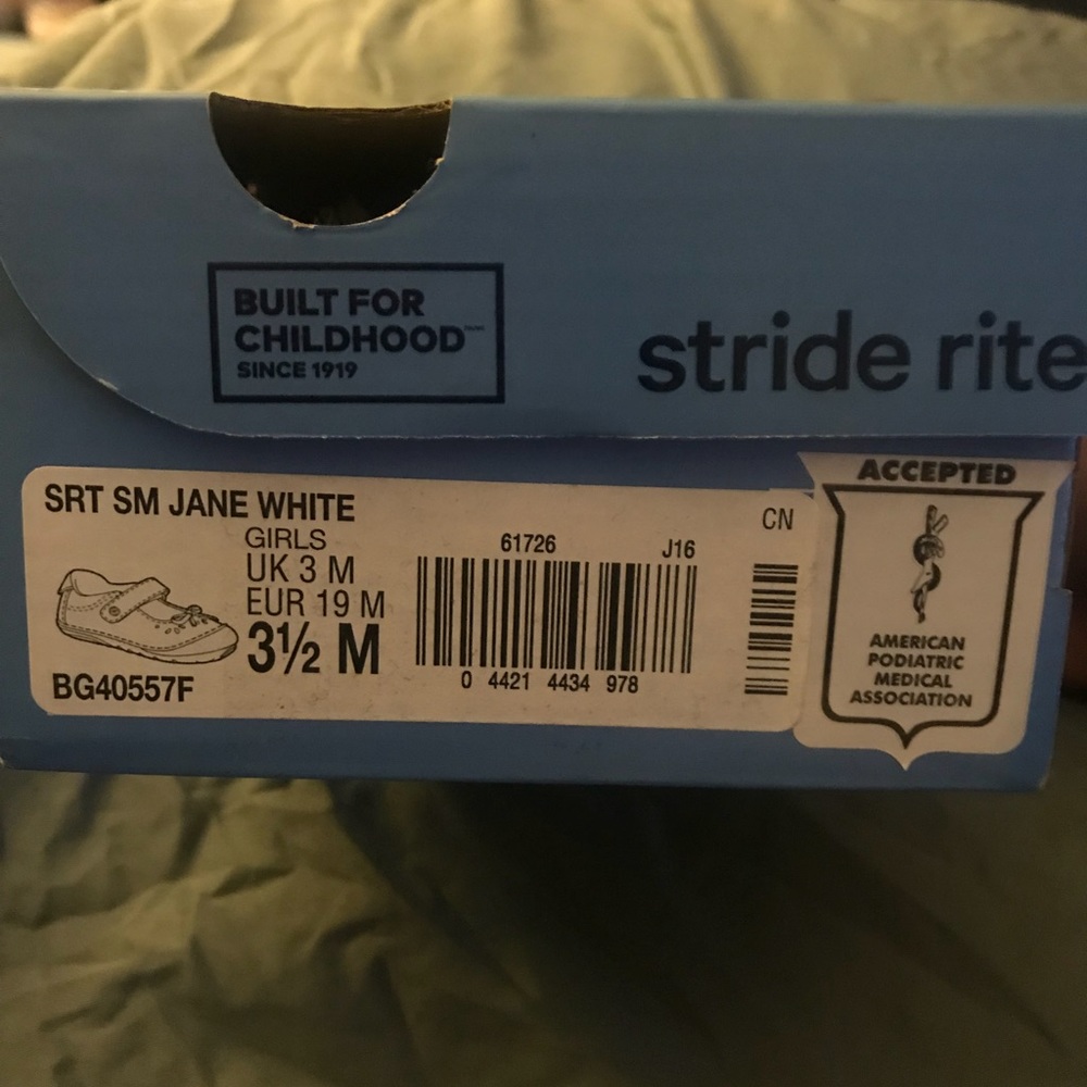 Infant walking shoe